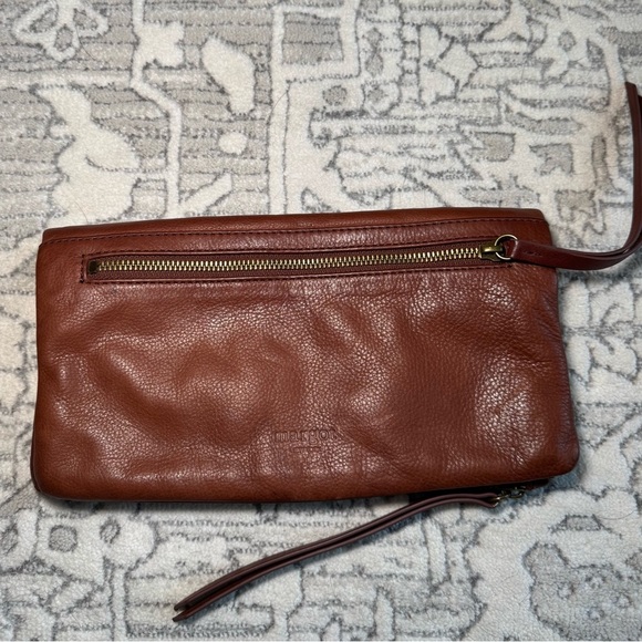 Margot Cognac Leather
Dual Compartment leather clutch - Picture 10 of 10